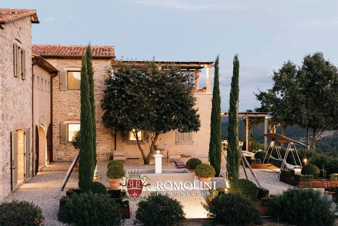 Villa in Passignano sul Trasimeno, Umbria, Italy 2 - 16991149