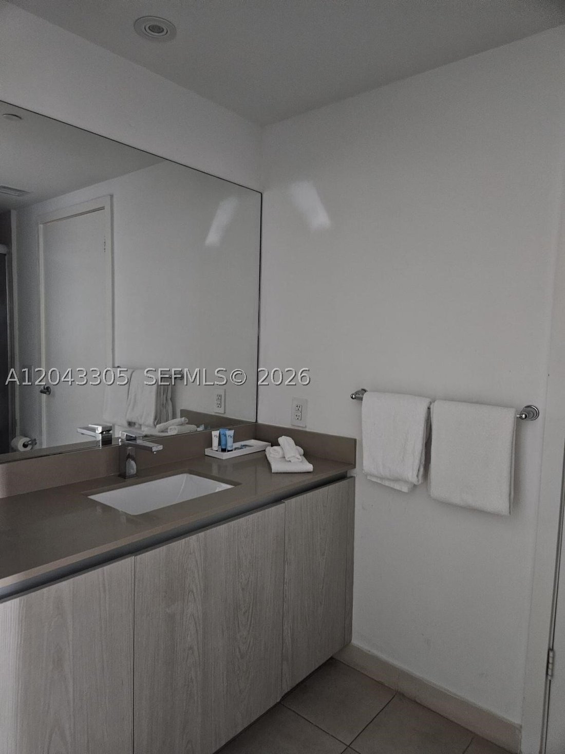 Condo in Hallandale Beach, Florida, United States 2 - 18280426