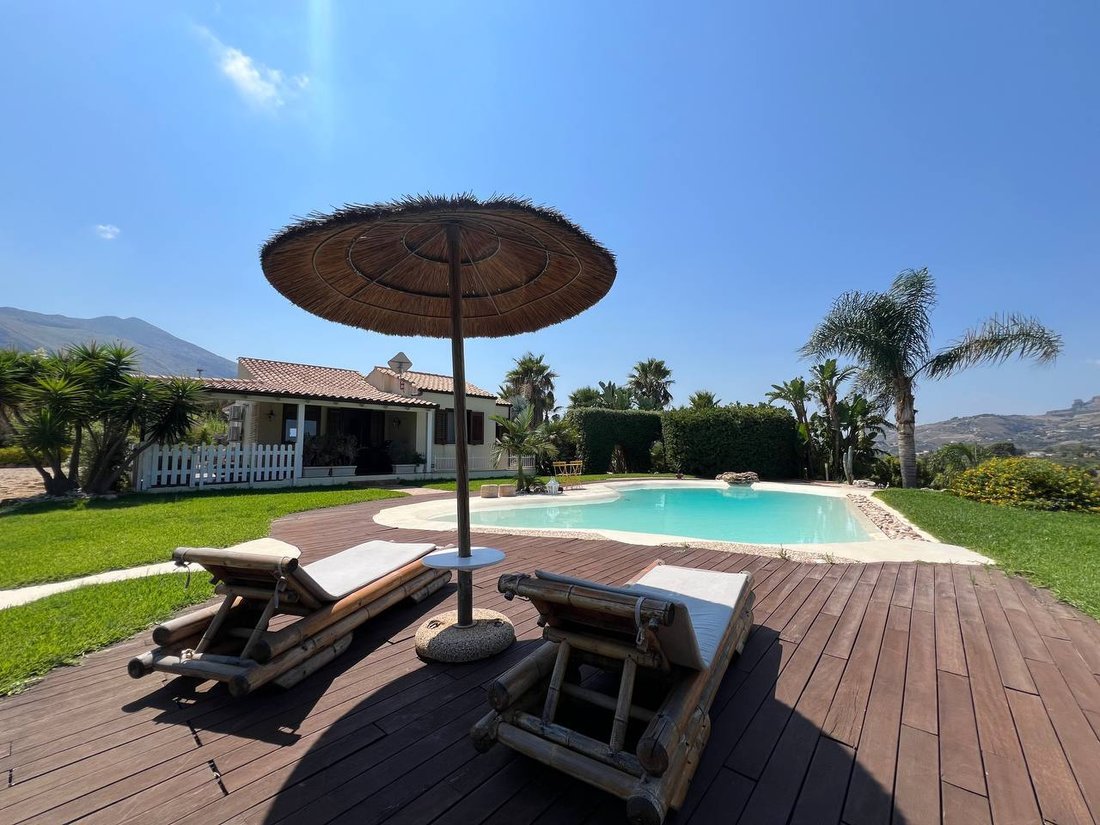Villa in Castellammare del Golfo, Sicily, Italy 1 - 18292498