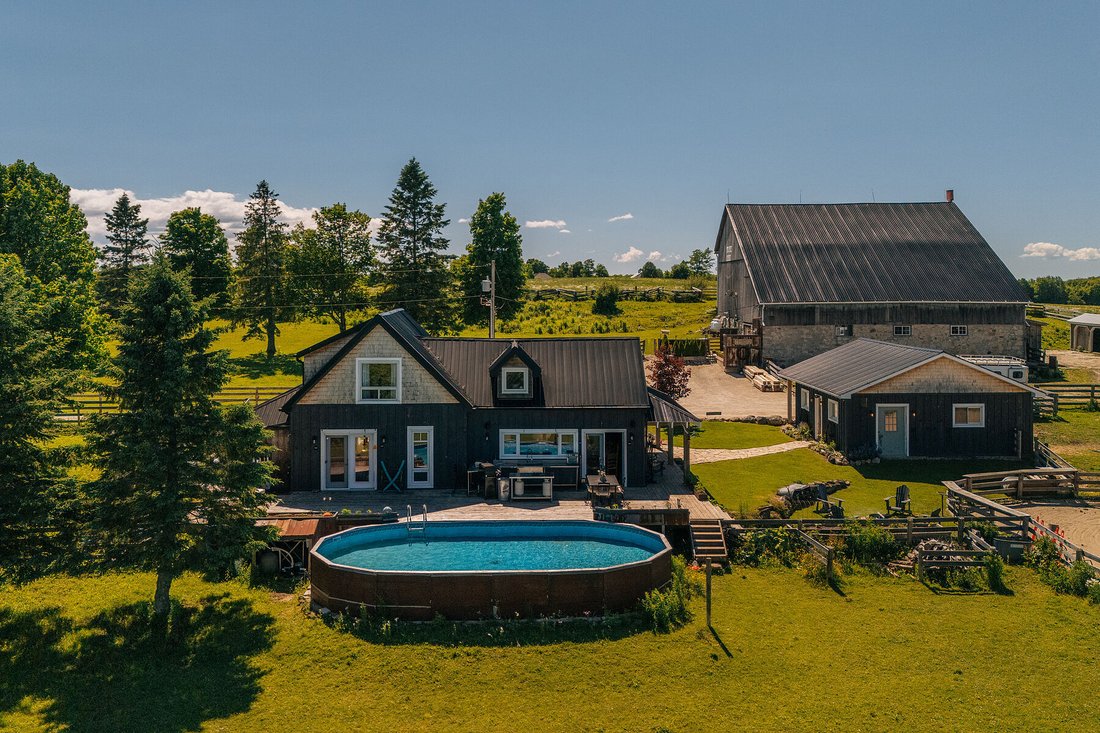 House in Feversham, Ontario, Canada 1 - 18279787