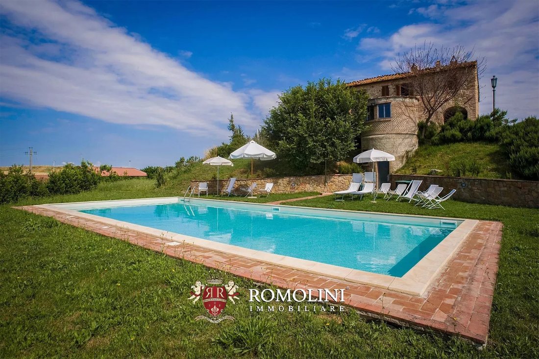 Estate in San Giovanni d'Asso, Tuscany, Italy 5 - 15665038