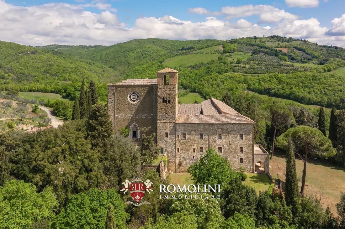 Estate in Historic Center, Perugia, Italy 1 - 17439120
