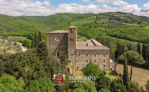 Estate in Historic Center, Perugia, Italy 1