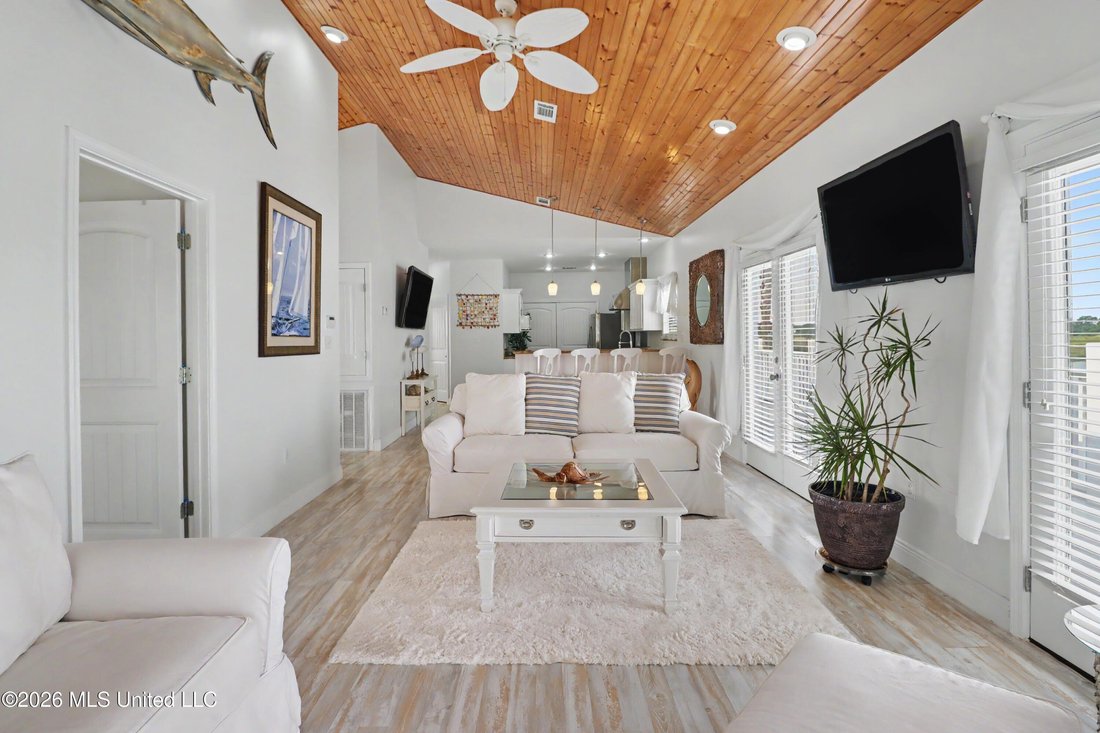 House in Biloxi, Mississippi, United States 4 - 18289049