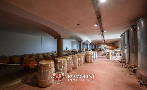 Azienda agricola a Barolo, Piemonte, Italia 1