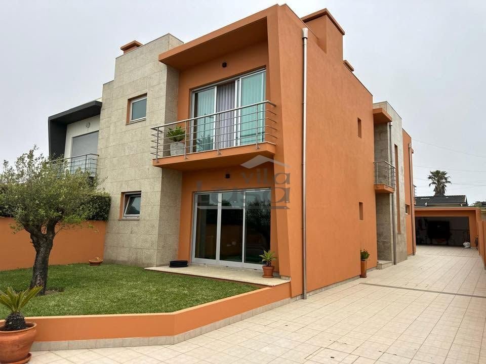 Townhouse in Vila Chã, Porto District, Portugal 1 - 18288436