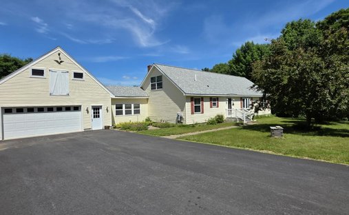 House in Bowdoin, Maine, United States 1