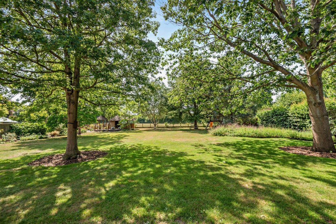 House in Chobham, England 3 - 18280524