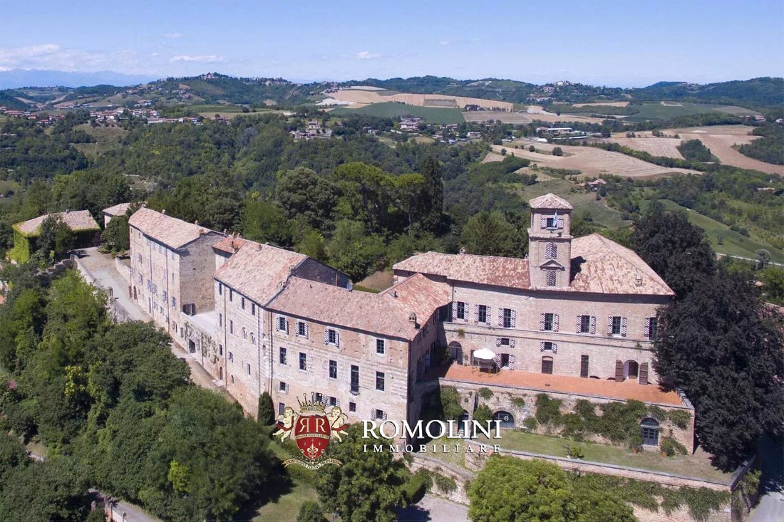 Castle in Center, Asti, Piedmont 2 - 16545304