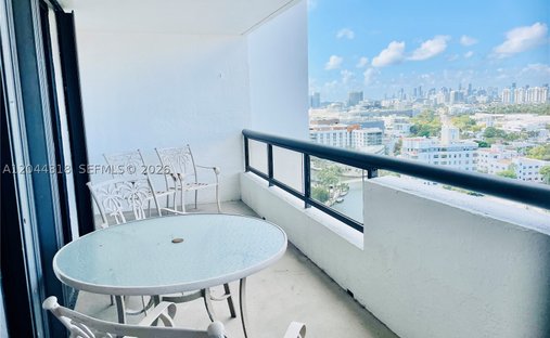 Condo in Miami Beach, Florida, United States 1