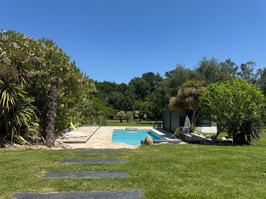 Villa in Sallebœuf, Nouvelle-Aquitaine, France 2 - 18282912