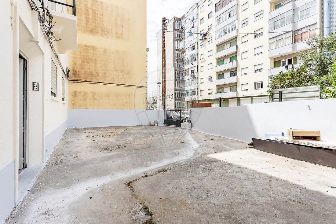 Agualva-Cacem, Lisbon, Portugal 3 - 18291135