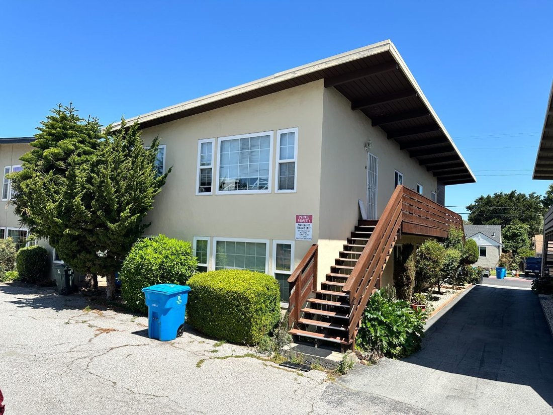 Belmont, California, United States 4 - 18290635