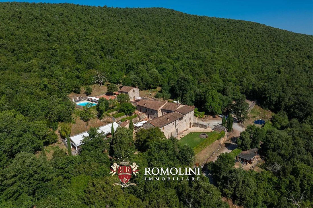 Villa in Historic Center, Siena, Tuscany 3 - 17694181