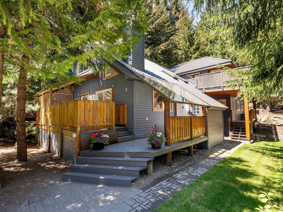 House in Whistler, British Columbia, Canada 1 - 18296190