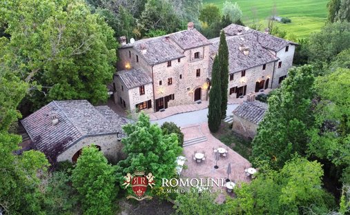 Estate in Umbertide, Umbria, Italy 1