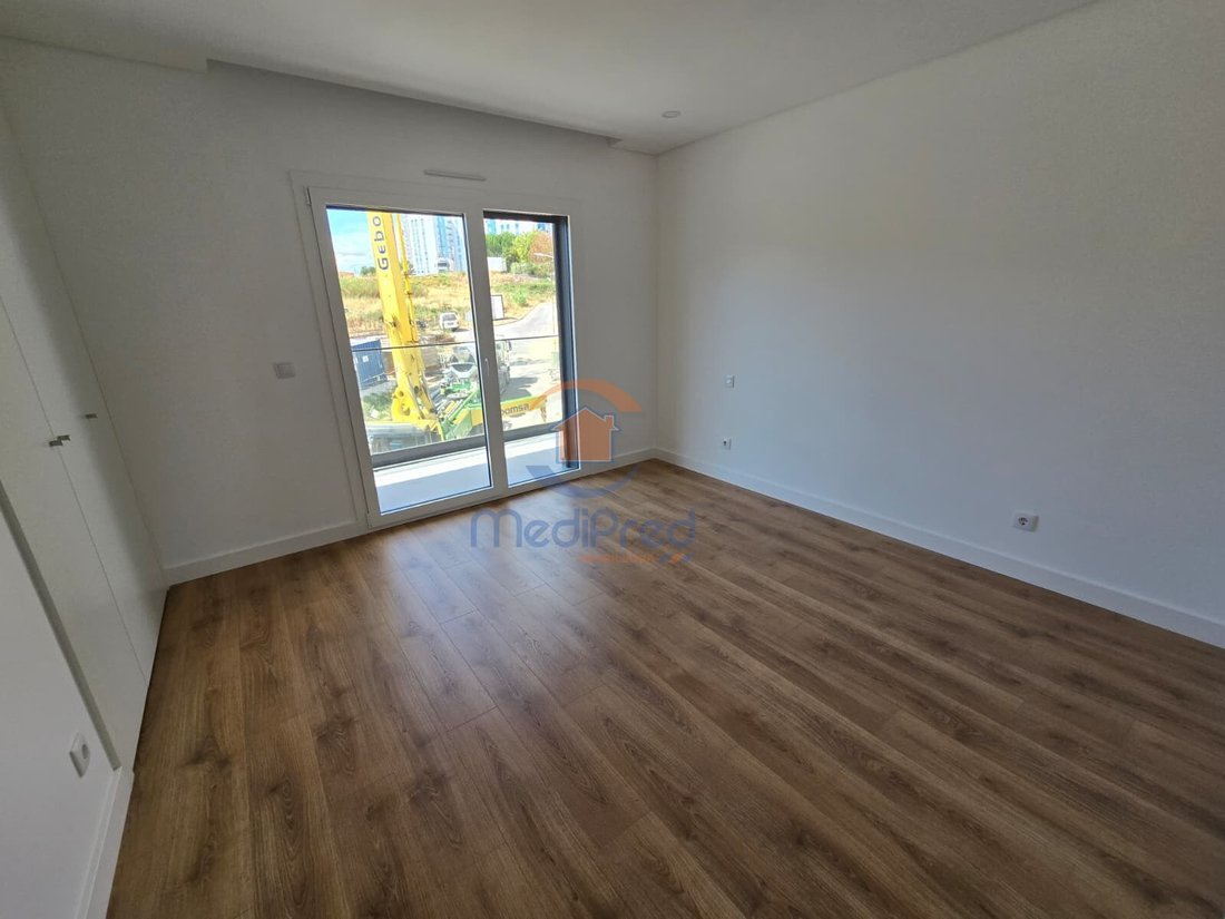 Apartment in Santo António dos Cavaleiros, Lisbon, Portugal 4 - 16995596