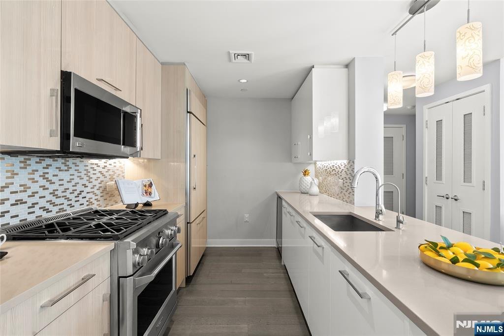 Condo in Weehawken, New Jersey, United States 2 - 18204025