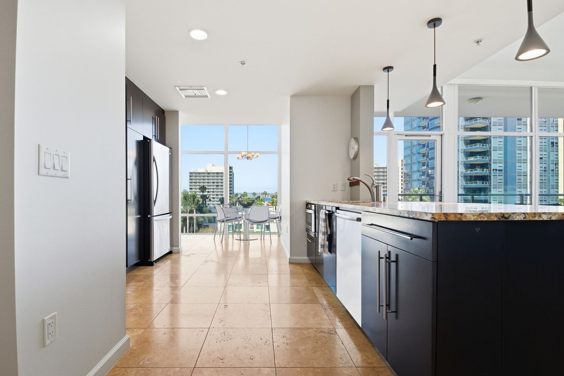 Condo in San Diego, California, United States 3 - 18290116