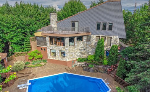 House in Sainte-Anne-des-Lacs, Quebec, Canada 1