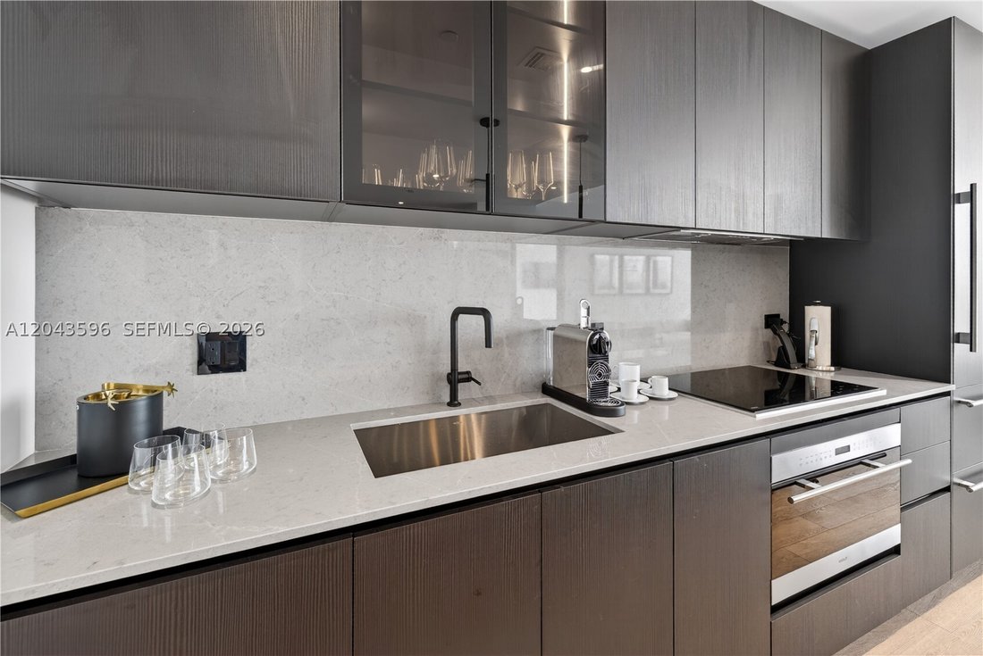 Condo in Miami, Florida, United States 4 - 18288280