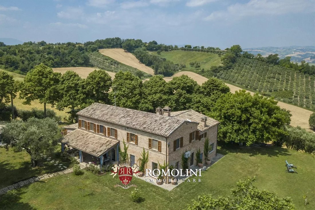 Villa in Terre Roveresche, Marche, Italy 1 - 15984094