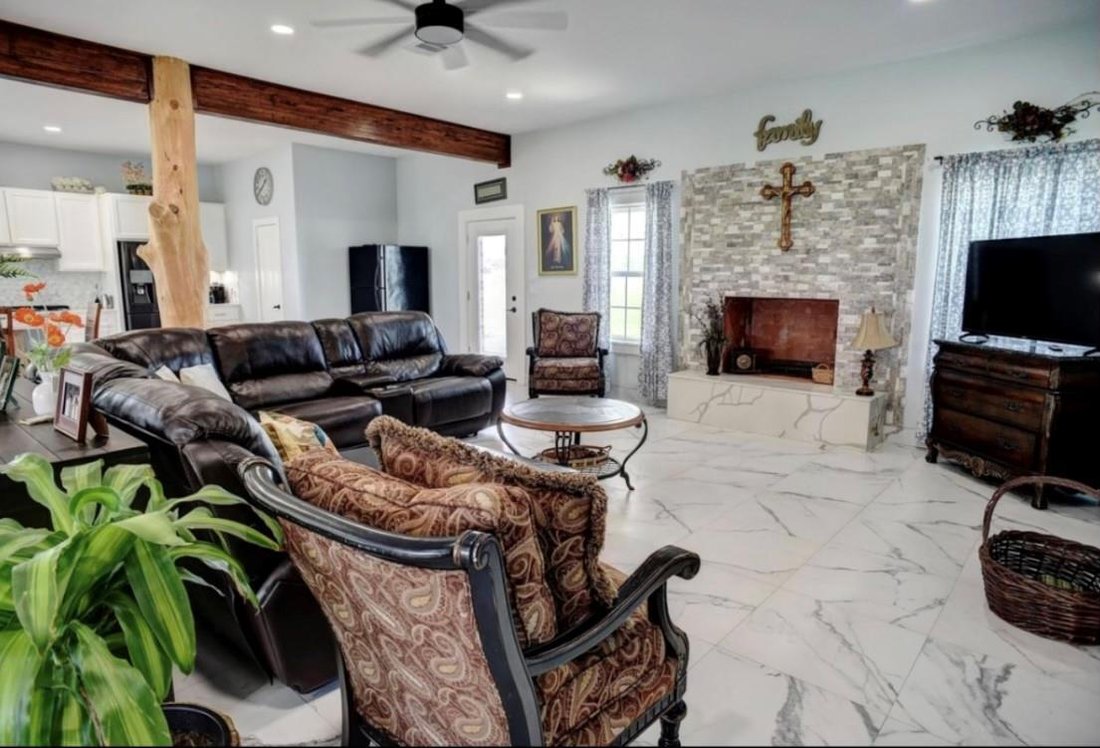 House in Waelder, Texas, United States 5 - 18284727