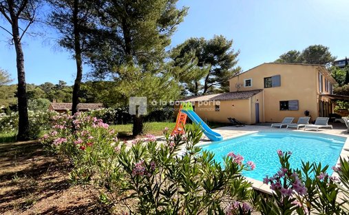 Villa in Le Tholonet, Provence-Alpes-Côte d'Azur, France 1