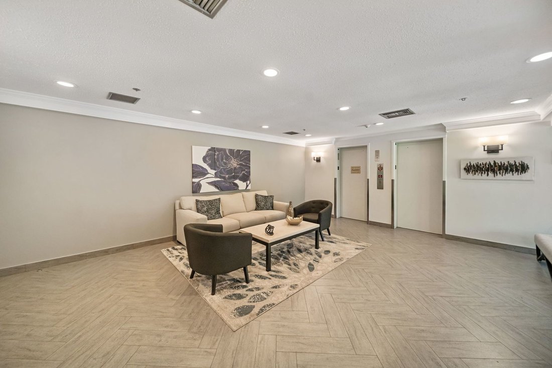 Condo in Northbrook, Illinois, United States 2 - 18285874
