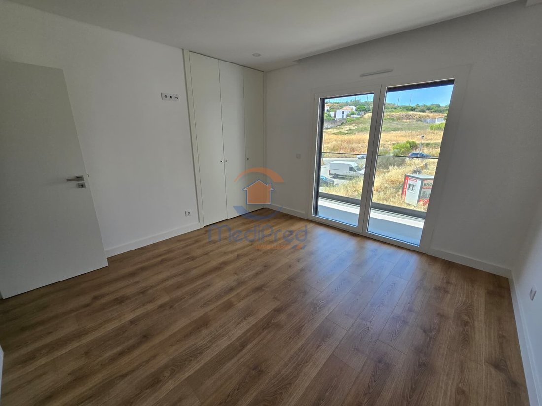 Apartment in Santo António dos Cavaleiros, Lisbon, Portugal 5 - 16995596