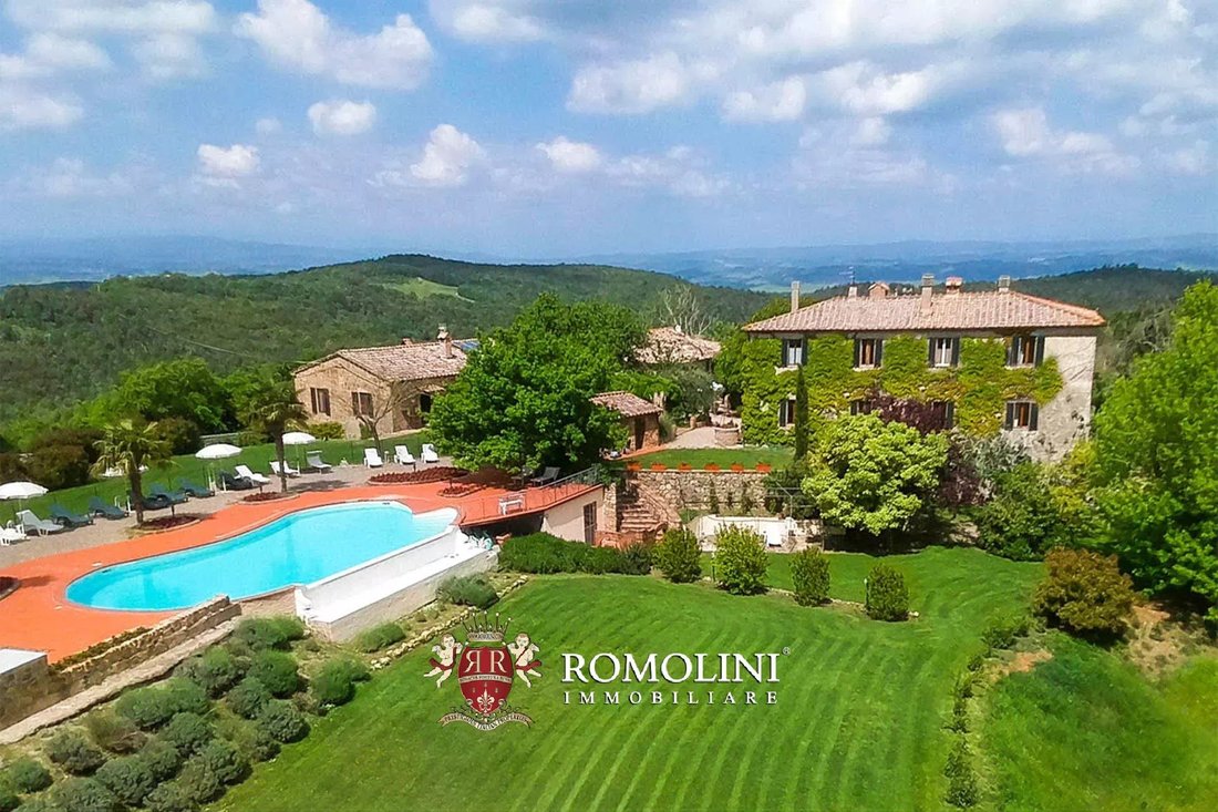 Estate in Murlo, Tuscany, Italy 1 - 15666136