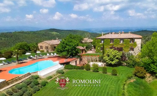 Estate in Murlo, Tuscany, Italy 1