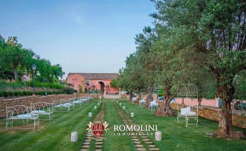 Estate in Caltagirone, Sicily, Italy 1