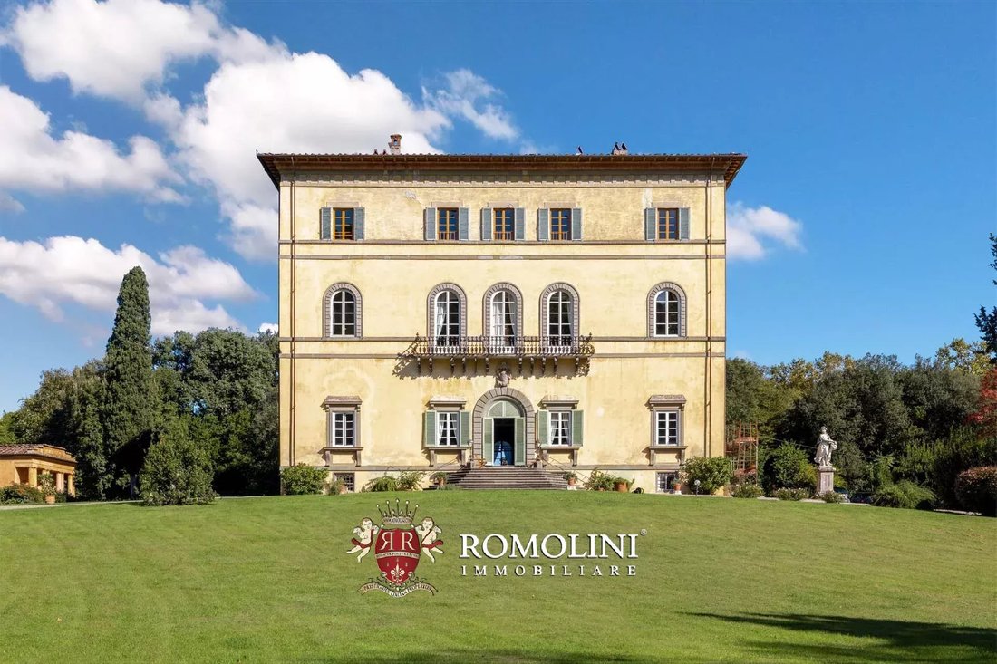 Villa in Historic Center, Lucca, Tuscany 3 - 16762684