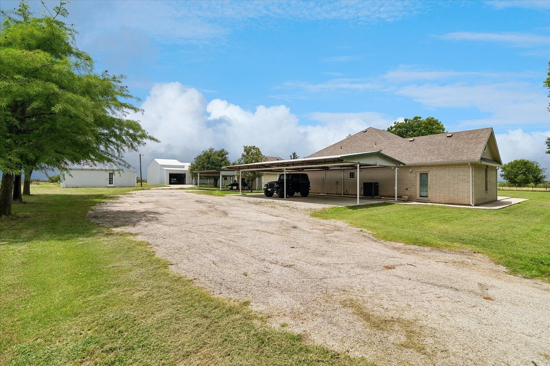 Farm Ranch in Sanger, Texas, United States 4 - 18286094
