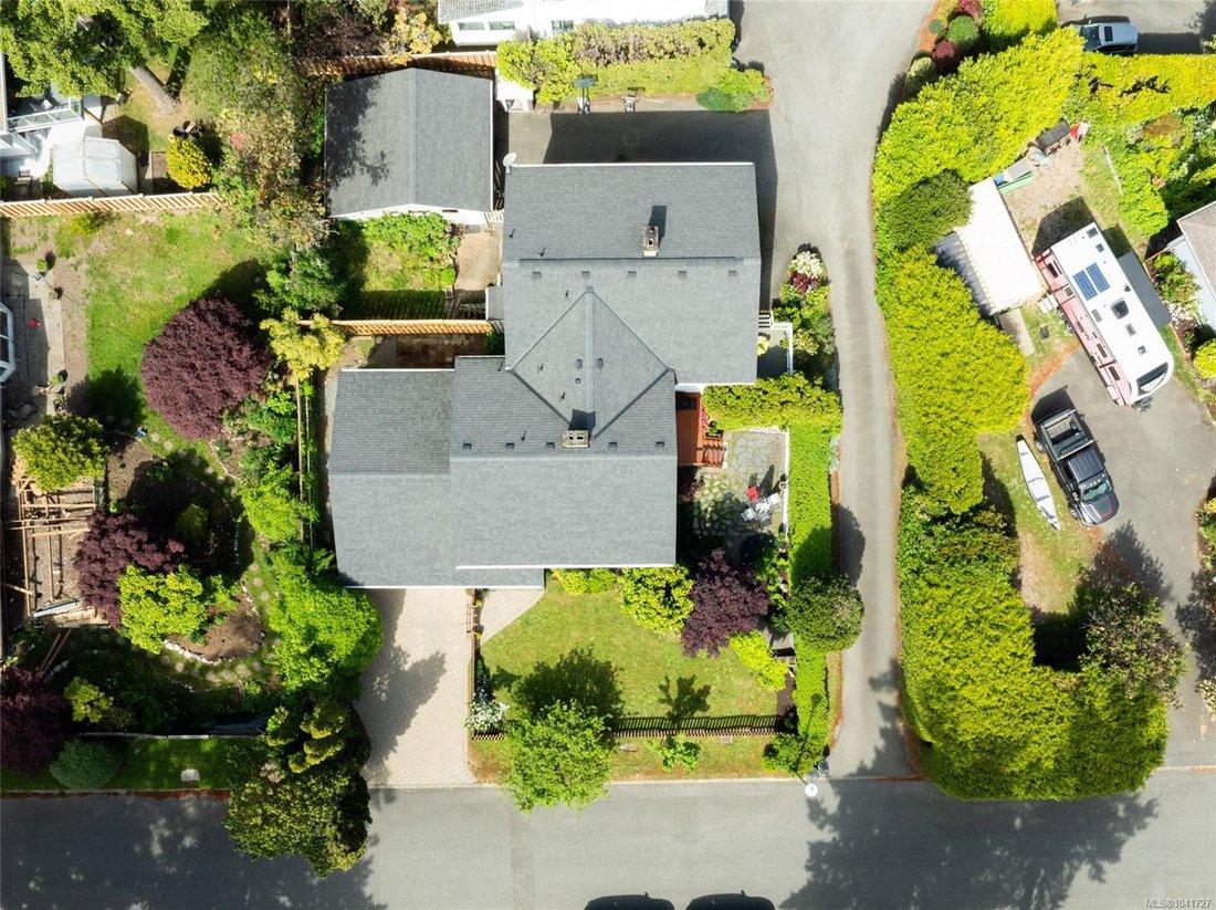 House in Saanich, British Columbia, Canada 5 - 18293994
