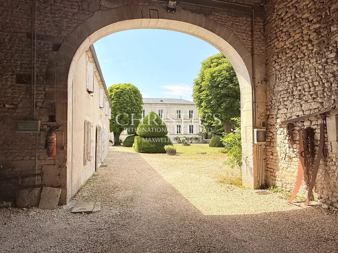 House in Cognac, Nouvelle-Aquitaine, France 1 - 17388868