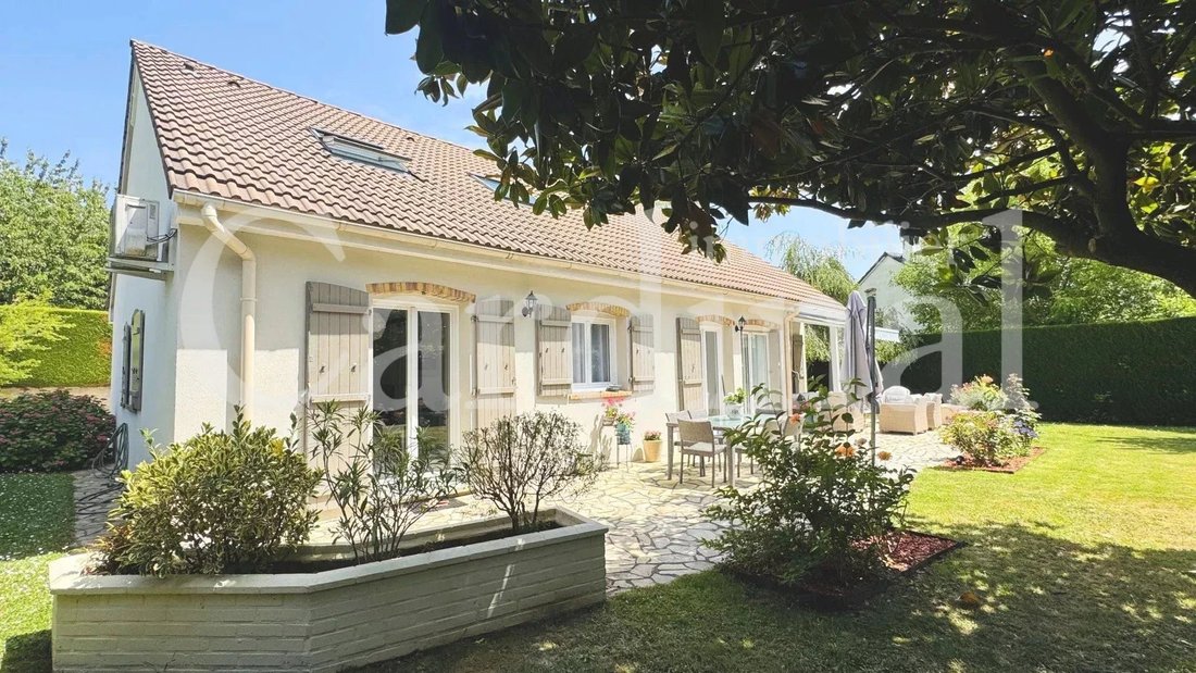 House in Le Parc et la Tuilerie, Noisy-le-Roi, France 1 - 18291174