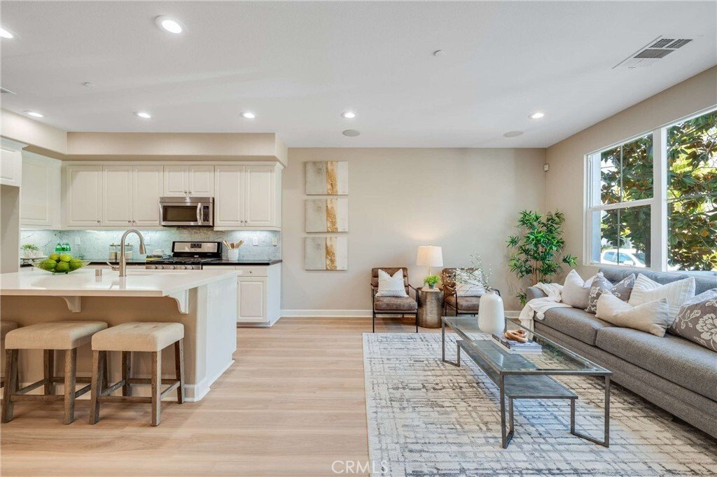 Condo in Azusa, California, United States 5 - 18289214