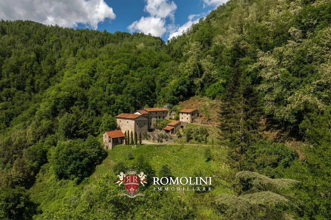 Estate in Historic Center, Lucca, Tuscany 2 - 17948020