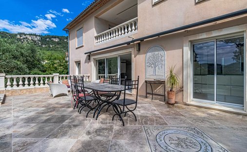 House in Le Bar-sur-Loup, Provence-Alpes-Côte d'Azur, France 1