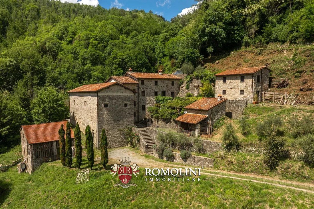 Estate in Historic Center, Lucca, Tuscany 4 - 17948020