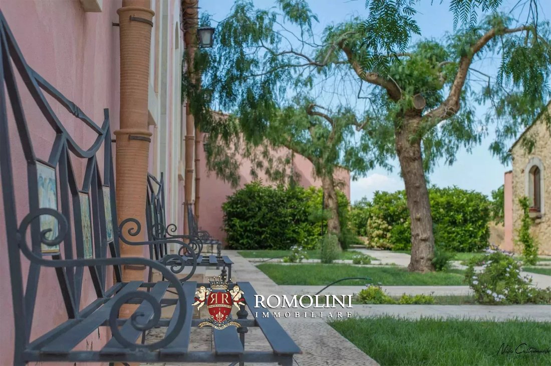 Estate in Caltagirone, Sicily, Italy 5 - 16991144