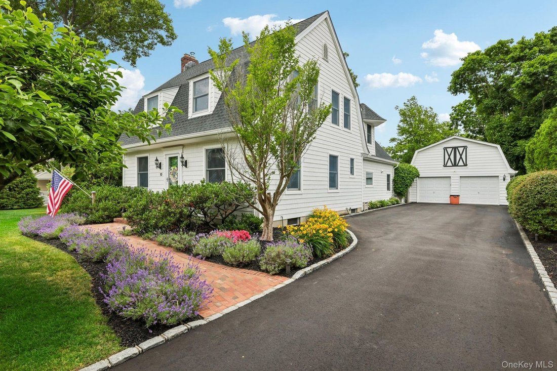 House in Bay Shore, New York, United States 1 - 18287640