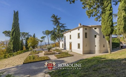 Villa in Tuoro sul Trasimeno, Umbria, Italy 1