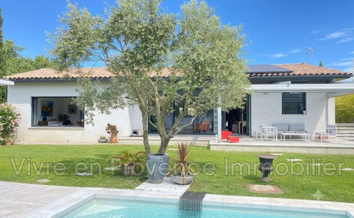 Villa in Hôtel de Ville, Morieres-les-Avignon, France 1