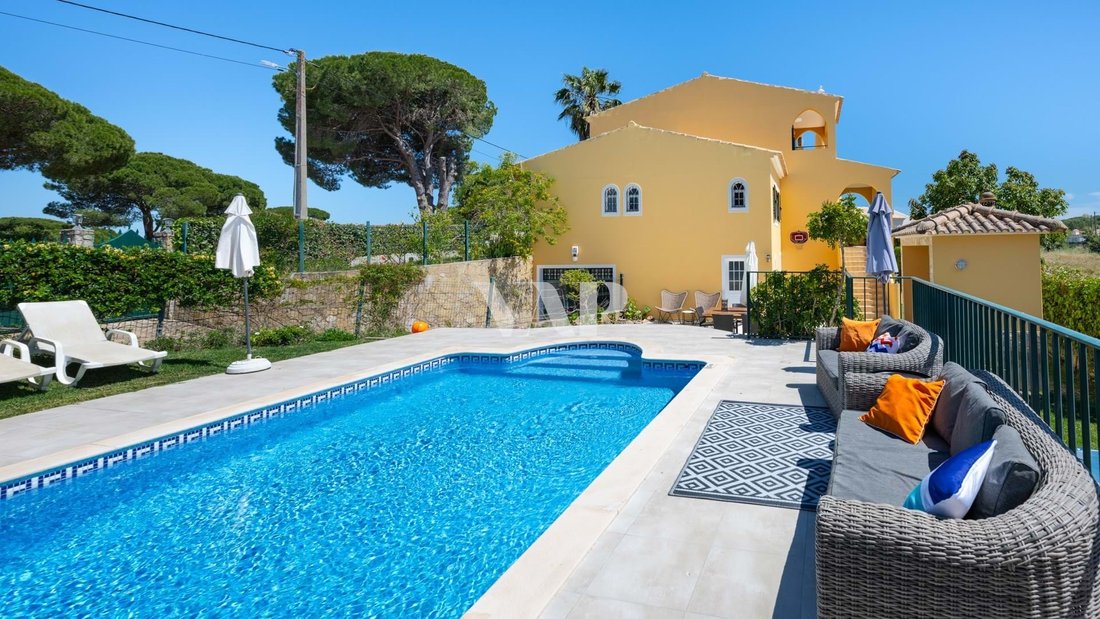 Villa in Quarteira, Algarve, Portugal 1 - 18283088