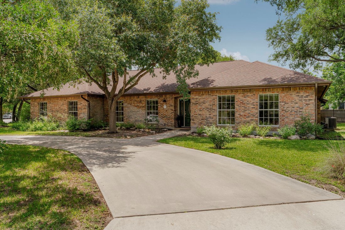 House in Lockhart, Texas, United States 3 - 18289471