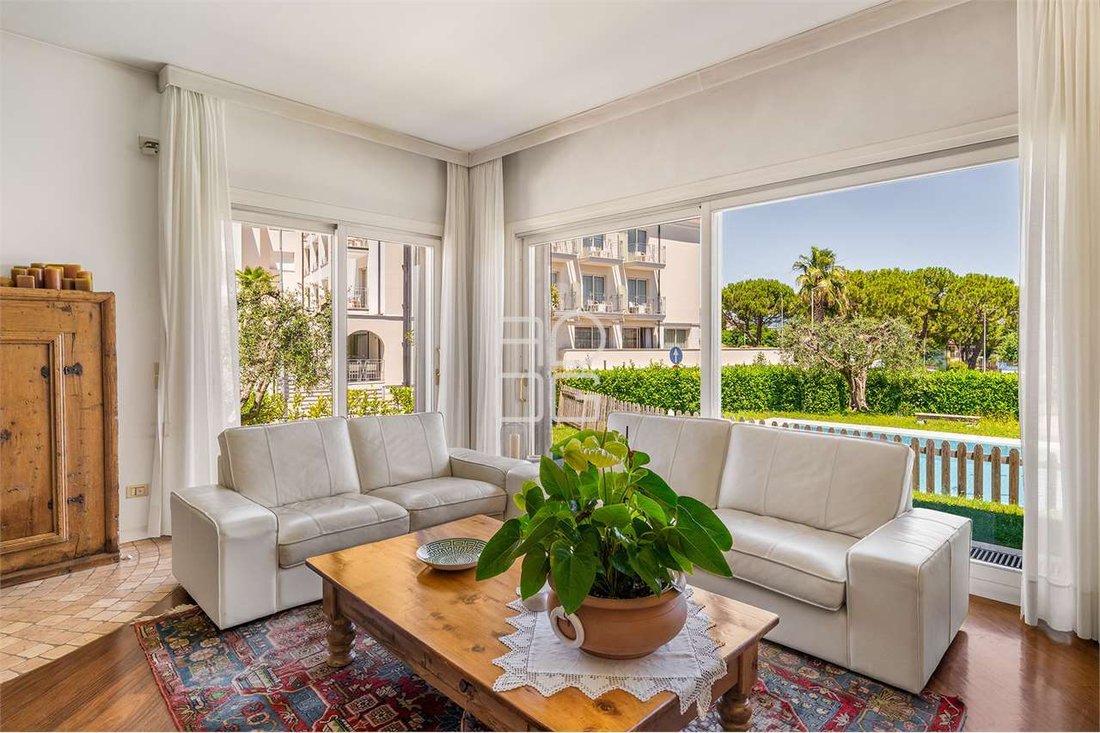 Villa in Desenzano Centro, Desenzano del Garda, Lombardy 4 - 18284286