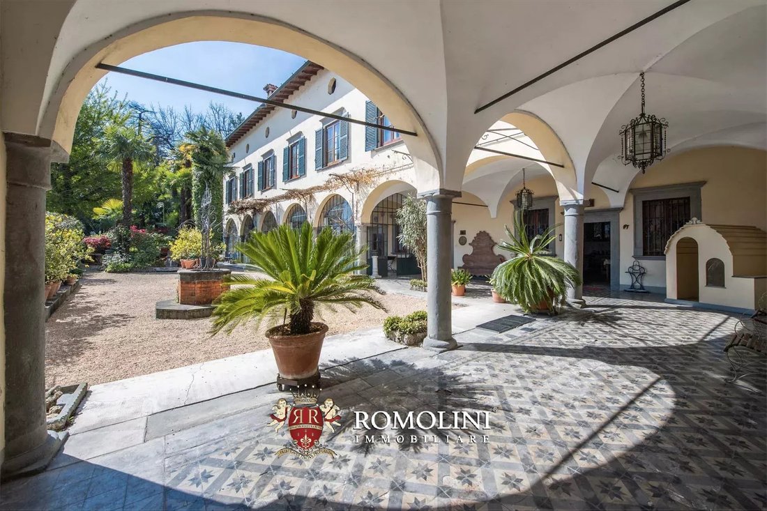 Villa in Tavernola Bergamasca, Lombardy, Italy 1 - 15665249